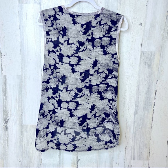 Cabi Gray Print Sleeveless Top - Picture 2 of 6